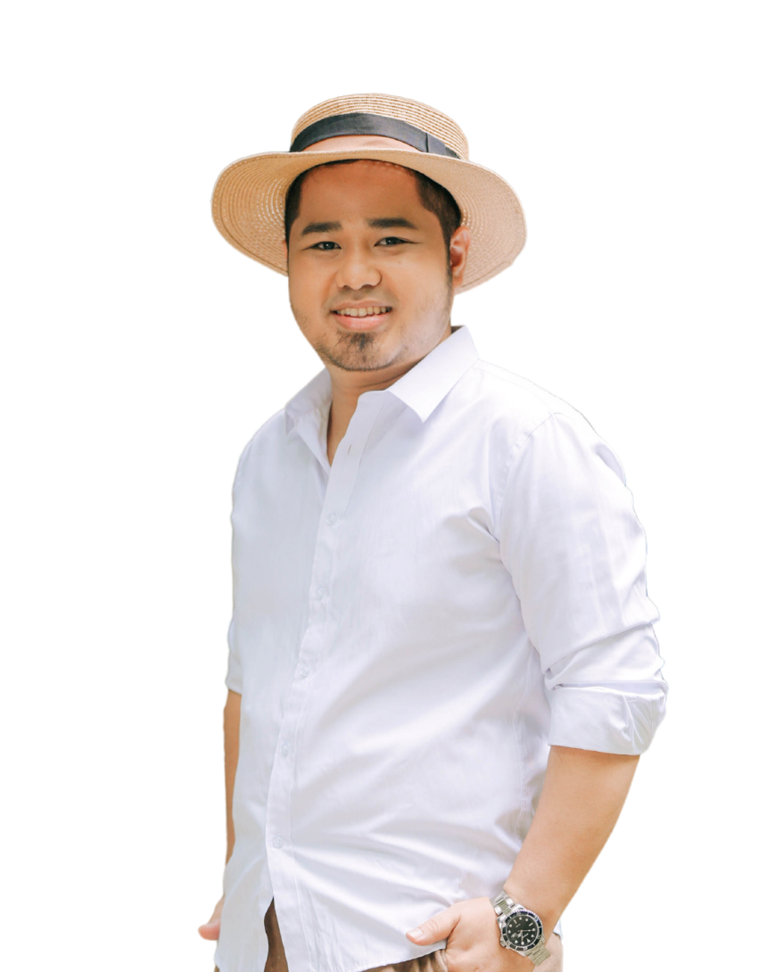 Clent Mendelebar, virtual assistant and AI consultant, smiling in a straw hat and white shirt